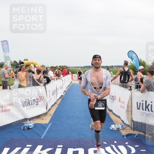 22.06.2025 - Viking Triathlon MichiJ http://msf.ph/oto/8110191 22.06.2025 14:52:33 Ziel 101, 242 meine-sportfotos.de