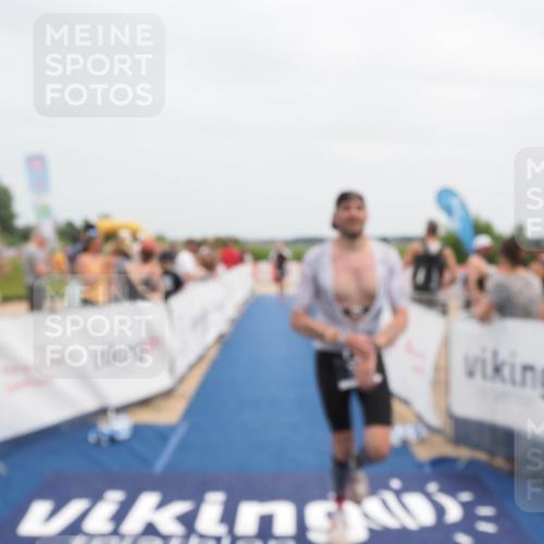 22.06.2025 - Viking Triathlon MichiJ http://msf.ph/oto/8110203 22.06.2025 14:52:33 Ziel 101, 242 meine-sportfotos.de