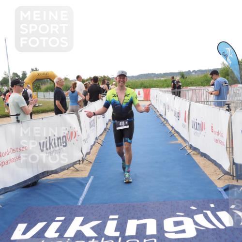 22.06.2025 - Viking Triathlon MichiJ http://msf.ph/oto/8110212 22.06.2025 16:22:07 Ziel 418 meine-sportfotos.de