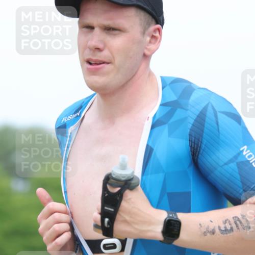 22.06.2025 - Viking Triathlon H.Heesch http://msf.ph/oto/8110235 22.06.2025 14:40:23 Laufen 97, 298, 358, 444 meine-sportfotos.de