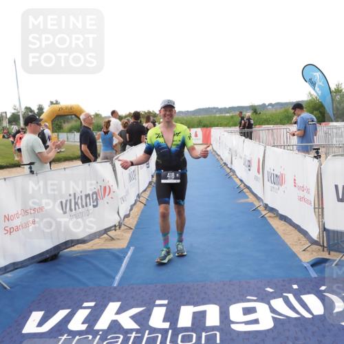 22.06.2025 - Viking Triathlon MichiJ http://msf.ph/oto/8110239 22.06.2025 16:22:07 Ziel 418 meine-sportfotos.de