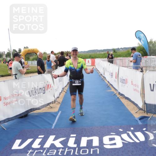 22.06.2025 - Viking Triathlon MichiJ http://msf.ph/oto/8110250 22.06.2025 16:22:07 Ziel 418 meine-sportfotos.de