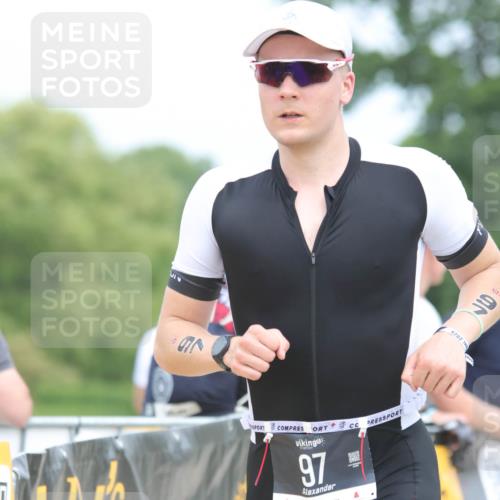 22.06.2025 - Viking Triathlon H.Heesch http://msf.ph/oto/8110292 22.06.2025 14:40:27 Laufen 97, 298, 444 meine-sportfotos.de