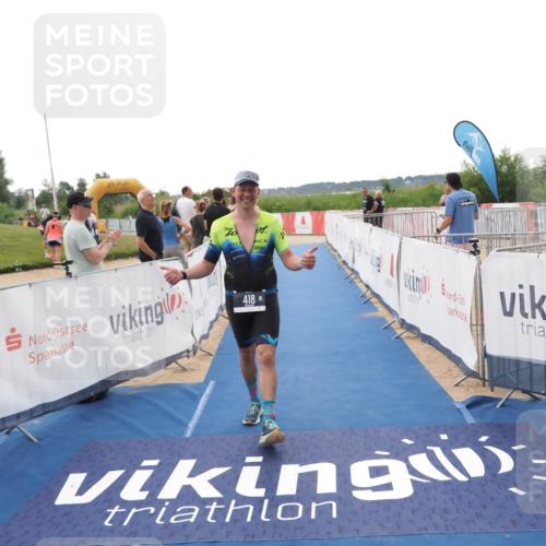 22.06.2025 - Viking Triathlon MichiJ http://msf.ph/oto/8110294 22.06.2025 16:22:08 Ziel 418 meine-sportfotos.de