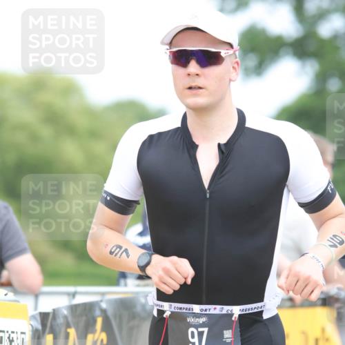 22.06.2025 - Viking Triathlon H.Heesch http://msf.ph/oto/8110303 22.06.2025 14:40:27 Laufen 97, 298, 444 meine-sportfotos.de