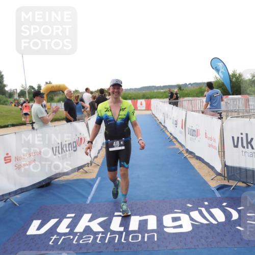 22.06.2025 - Viking Triathlon MichiJ http://msf.ph/oto/8110309 22.06.2025 16:22:08 Ziel 418 meine-sportfotos.de