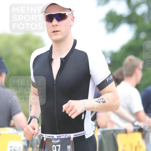 22.06.2025 - Viking Triathlon H.Heesch http://msf.ph/oto/8110324 22.06.2025 14:40:28 Laufen 97, 444 meine-sportfotos.de