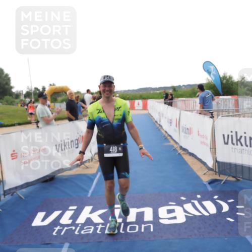 22.06.2025 - Viking Triathlon MichiJ http://msf.ph/oto/8110356 22.06.2025 16:22:09 Ziel 418 meine-sportfotos.de
