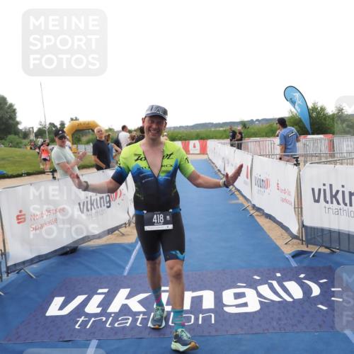 22.06.2025 - Viking Triathlon MichiJ http://msf.ph/oto/8110387 22.06.2025 16:22:09 Ziel 418 meine-sportfotos.de