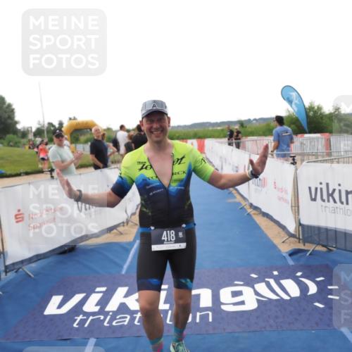 22.06.2025 - Viking Triathlon MichiJ http://msf.ph/oto/8110449 22.06.2025 16:22:09 Ziel 418 meine-sportfotos.de