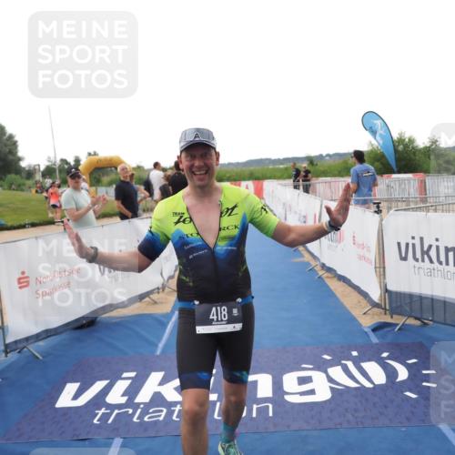 22.06.2025 - Viking Triathlon MichiJ http://msf.ph/oto/8110462 22.06.2025 16:22:10 Ziel 418 meine-sportfotos.de