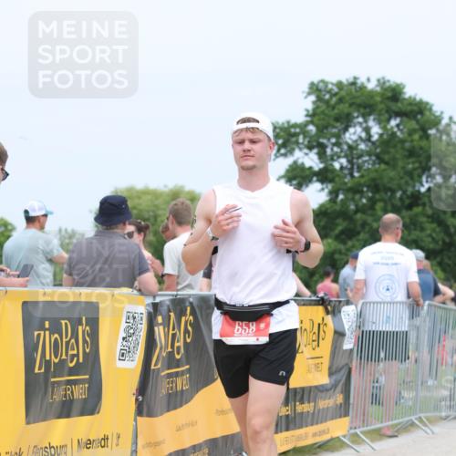 22.06.2025 - Viking Triathlon H.Heesch http://msf.ph/oto/8110688 22.06.2025 14:40:49 Laufen 76, 439, 460, 658 meine-sportfotos.de