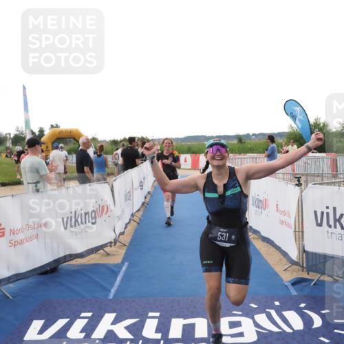 22.06.2025 - Viking Triathlon MichiJ http://msf.ph/oto/8110878 22.06.2025 16:22:33 Ziel 425, 531 meine-sportfotos.de