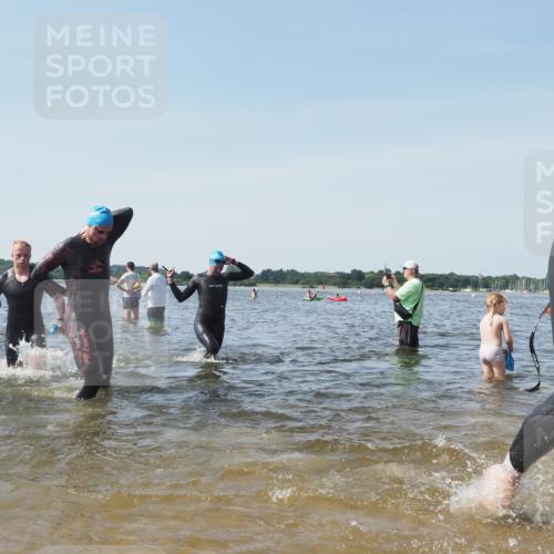 22.06.2025 - Viking Triathlon KatJ http://msf.ph/oto/8110926 22.06.2025 10:39:35 Schwimmen 25, 29, 86, 93, 117, 138, 150, 244, 298, 324, 337, 474, 529 meine-sportfotos.de