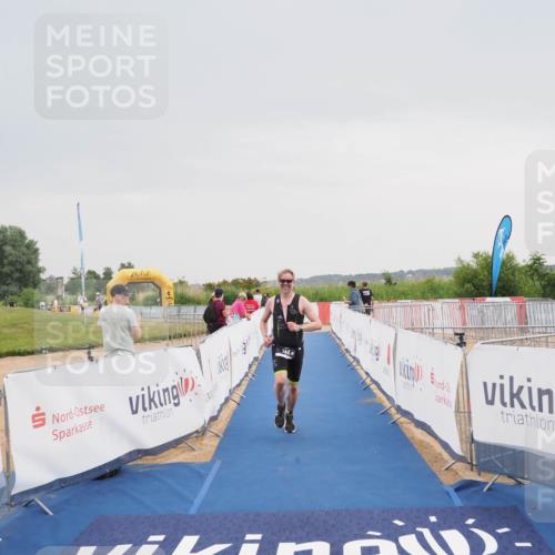 22.06.2025 - Viking Triathlon MichiJ http://msf.ph/oto/8110949 22.06.2025 16:39:43 Ziel 144 meine-sportfotos.de