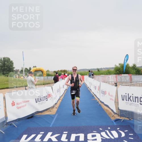 22.06.2025 - Viking Triathlon MichiJ http://msf.ph/oto/8110981 22.06.2025 16:39:43 Ziel 144 meine-sportfotos.de