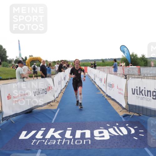 22.06.2025 - Viking Triathlon MichiJ http://msf.ph/oto/8110983 22.06.2025 16:22:34 Ziel 425, 531 meine-sportfotos.de