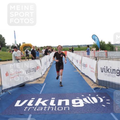 22.06.2025 - Viking Triathlon MichiJ http://msf.ph/oto/8111002 22.06.2025 16:22:34 Ziel 425, 531 meine-sportfotos.de