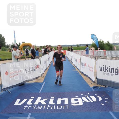 22.06.2025 - Viking Triathlon MichiJ http://msf.ph/oto/8111020 22.06.2025 16:22:34 Ziel 425, 531 meine-sportfotos.de