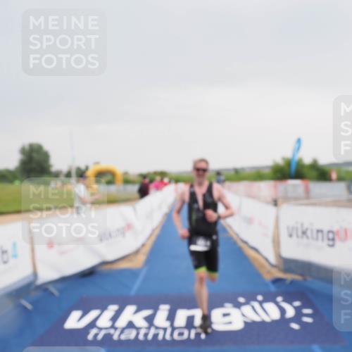 22.06.2025 - Viking Triathlon MichiJ http://msf.ph/oto/8111028 22.06.2025 16:39:44 Ziel 144 meine-sportfotos.de