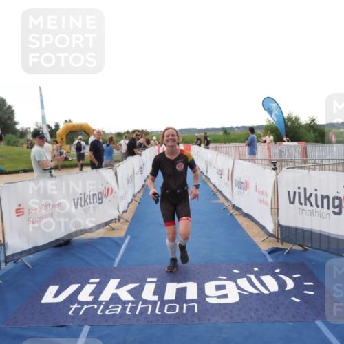 22.06.2025 - Viking Triathlon MichiJ http://msf.ph/oto/8111052 22.06.2025 16:22:34 Ziel 425, 531 meine-sportfotos.de