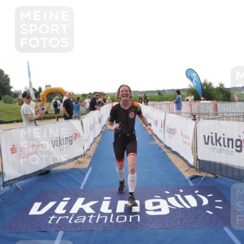 22.06.2025 - Viking Triathlon MichiJ http://msf.ph/oto/8111064 22.06.2025 16:22:35 Ziel 425, 531 meine-sportfotos.de