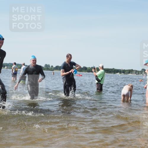 22.06.2025 - Viking Triathlon KatJ http://msf.ph/oto/8111072 22.06.2025 10:39:40 Schwimmen 25, 29, 86, 93, 117, 138, 150, 244, 337, 423, 518, 529 meine-sportfotos.de
