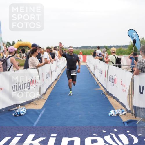 22.06.2025 - Viking Triathlon MichiJ http://msf.ph/oto/8111075 22.06.2025 15:02:23 Ziel 434 meine-sportfotos.de
