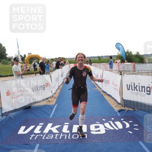 22.06.2025 - Viking Triathlon MichiJ http://msf.ph/oto/8111077 22.06.2025 16:22:35 Ziel 425, 531 meine-sportfotos.de