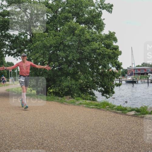 22.06.2025 - Viking Triathlon KatJ http://msf.ph/oto/8111235 22.06.2025 15:03:25 Laufen 64 meine-sportfotos.de