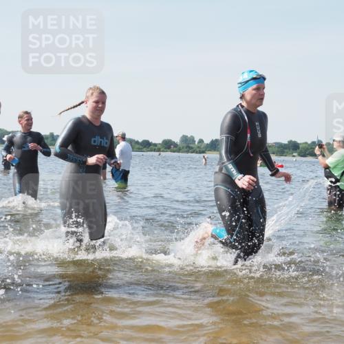 22.06.2025 - Viking Triathlon KatJ http://msf.ph/oto/8111262 22.06.2025 10:39:47 Schwimmen 25, 29, 86, 244, 283, 423, 437, 518 meine-sportfotos.de