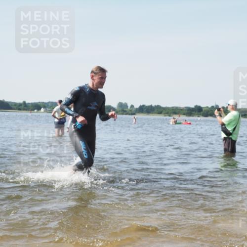 22.06.2025 - Viking Triathlon KatJ http://msf.ph/oto/8111321 22.06.2025 10:39:49 Schwimmen 25, 29, 86, 244, 283, 423, 437, 518 meine-sportfotos.de