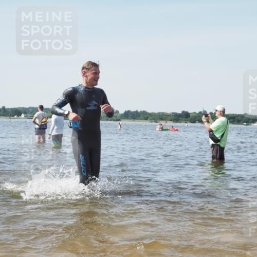22.06.2025 - Viking Triathlon KatJ http://msf.ph/oto/8111337 22.06.2025 10:39:49 Schwimmen 25, 29, 86, 244, 283, 423, 437, 518 meine-sportfotos.de