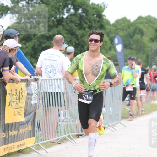 22.06.2025 - Viking Triathlon H.Heesch http://msf.ph/oto/8111399 22.06.2025 14:47:15 Laufen 220 meine-sportfotos.de