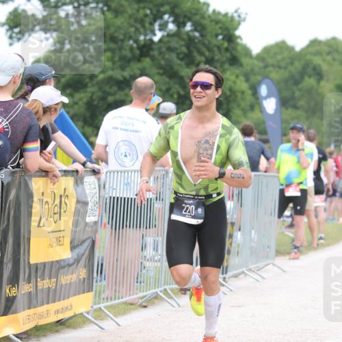 22.06.2025 - Viking Triathlon H.Heesch http://msf.ph/oto/8111404 22.06.2025 14:47:15 Laufen 220 meine-sportfotos.de