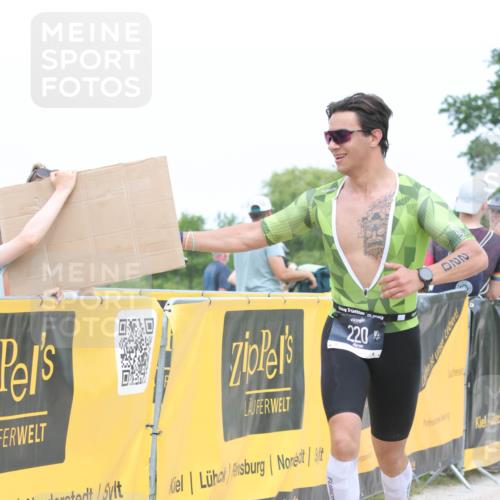 22.06.2025 - Viking Triathlon H.Heesch http://msf.ph/oto/8111411 22.06.2025 14:47:17 Laufen 220 meine-sportfotos.de