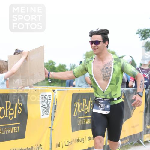 22.06.2025 - Viking Triathlon H.Heesch http://msf.ph/oto/8111417 22.06.2025 14:47:17 Laufen 220 meine-sportfotos.de