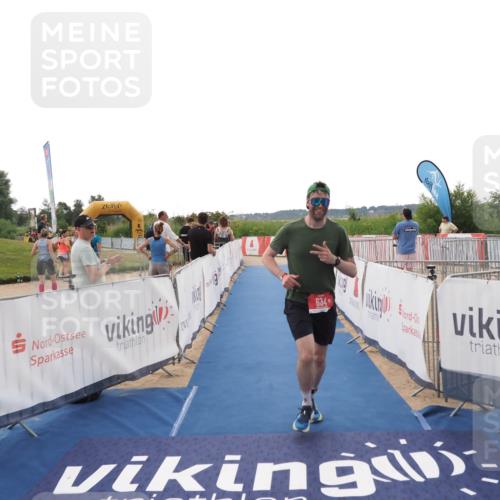 22.06.2025 - Viking Triathlon MichiJ http://msf.ph/oto/8111577 22.06.2025 16:23:19 Ziel 634 meine-sportfotos.de