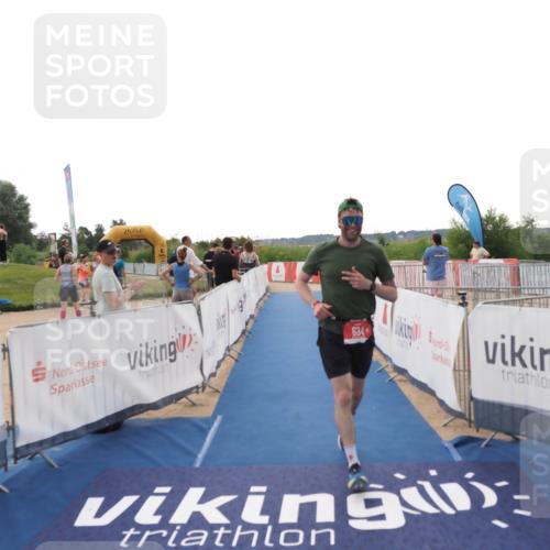 22.06.2025 - Viking Triathlon MichiJ http://msf.ph/oto/8111591 22.06.2025 16:23:20 Ziel 634 meine-sportfotos.de