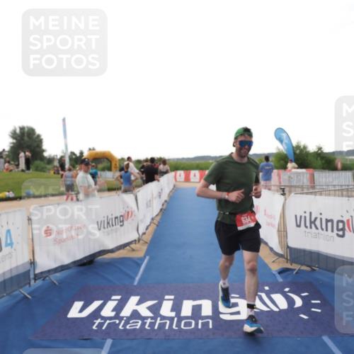 22.06.2025 - Viking Triathlon MichiJ http://msf.ph/oto/8111630 22.06.2025 16:23:20 Ziel 634 meine-sportfotos.de