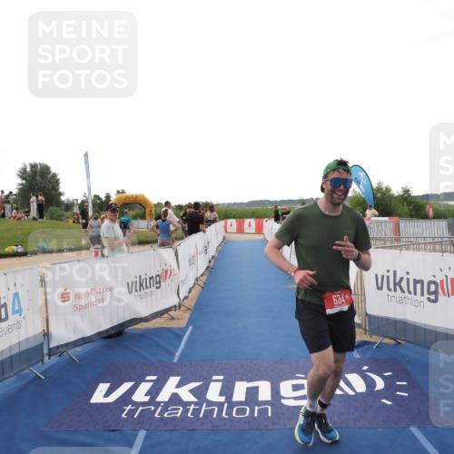22.06.2025 - Viking Triathlon MichiJ http://msf.ph/oto/8111661 22.06.2025 16:23:20 Ziel 634 meine-sportfotos.de