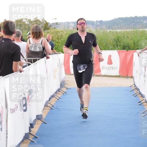 22.06.2025 - Viking Triathlon MichiJ http://msf.ph/oto/8111725 22.06.2025 16:24:29 Ziel 51 meine-sportfotos.de