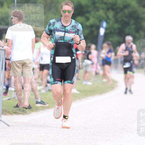 22.06.2025 - Viking Triathlon H.Heesch http://msf.ph/oto/8111947 22.06.2025 14:48:33 Laufen 376, 546 meine-sportfotos.de