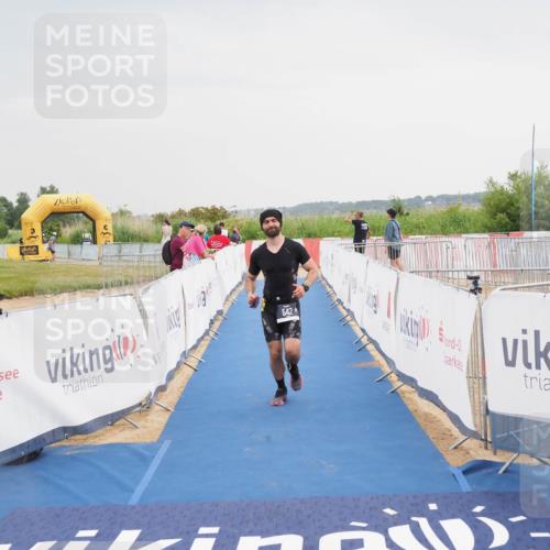 22.06.2025 - Viking Triathlon MichiJ http://msf.ph/oto/8112098 22.06.2025 16:41:11 Ziel 542 meine-sportfotos.de