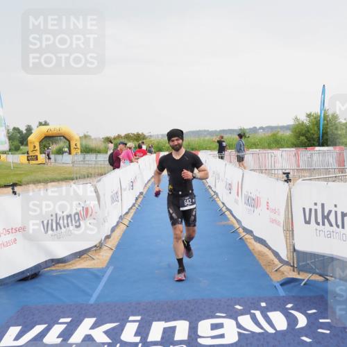 22.06.2025 - Viking Triathlon MichiJ http://msf.ph/oto/8112145 22.06.2025 16:41:11 Ziel 542 meine-sportfotos.de
