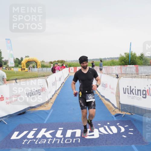 22.06.2025 - Viking Triathlon MichiJ http://msf.ph/oto/8112223 22.06.2025 16:41:12 Ziel 542 meine-sportfotos.de
