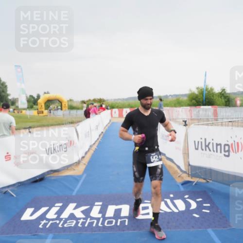 22.06.2025 - Viking Triathlon MichiJ http://msf.ph/oto/8112242 22.06.2025 16:41:12 Ziel 542 meine-sportfotos.de