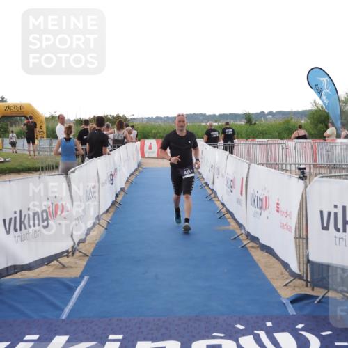 22.06.2025 - Viking Triathlon MichiJ http://msf.ph/oto/8112510 22.06.2025 16:25:22 Ziel 439 meine-sportfotos.de