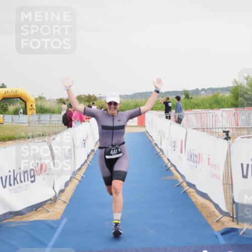 22.06.2025 - Viking Triathlon MichiJ http://msf.ph/oto/8112542 22.06.2025 16:41:26 Ziel 441 meine-sportfotos.de