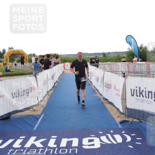 22.06.2025 - Viking Triathlon MichiJ http://msf.ph/oto/8112595 22.06.2025 16:25:23 Ziel 439 meine-sportfotos.de